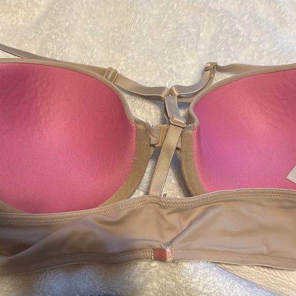 Bras - Picture 8 of 9
